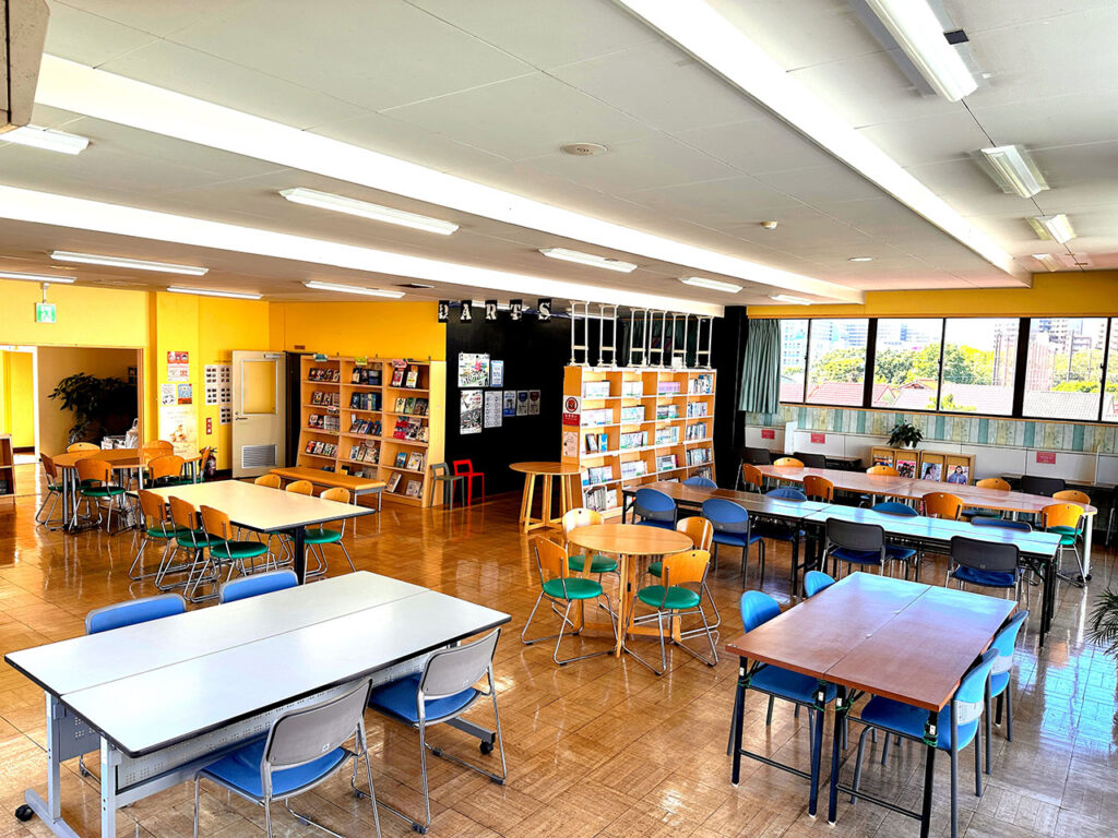 談話室（３階）